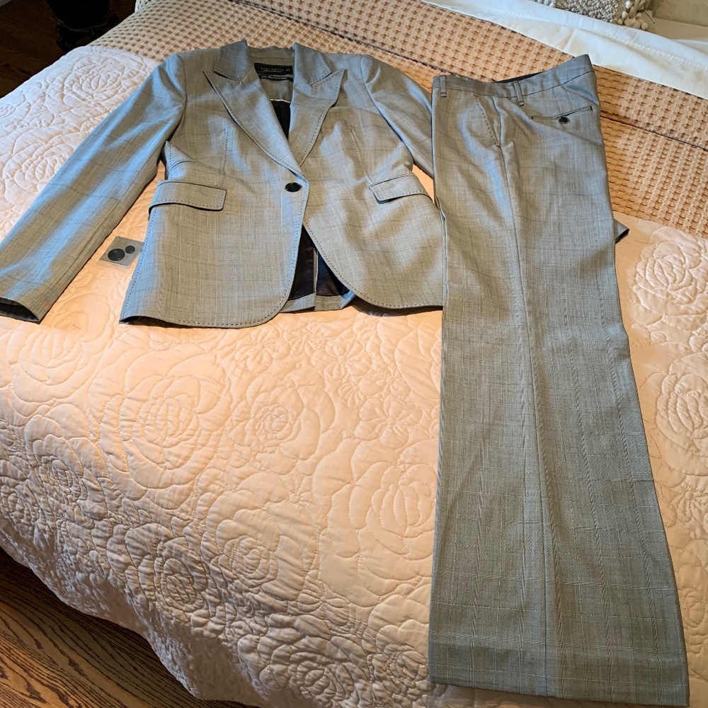 ‼️🔥CLEARANCE ‼️ Limited Edition ZARA Wool/Silk Woman Suit  Size 6 Grey
